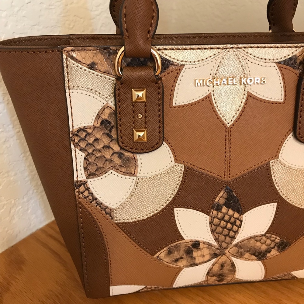 Michael Kors Sandrine small luggage patchwork bag - Picture 2 of 8